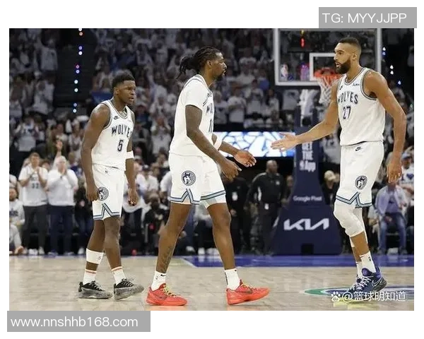 NBA猛龙与勇士激战正酣双方球员表现精彩引发球迷热议