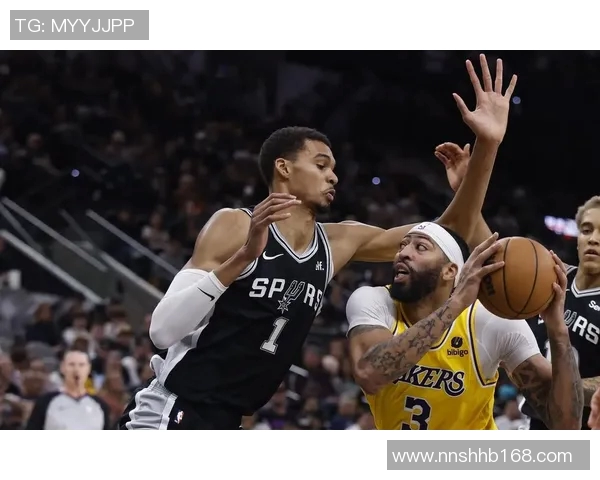 季后赛激战湖人对决马刺精彩直播全程回顾与分析